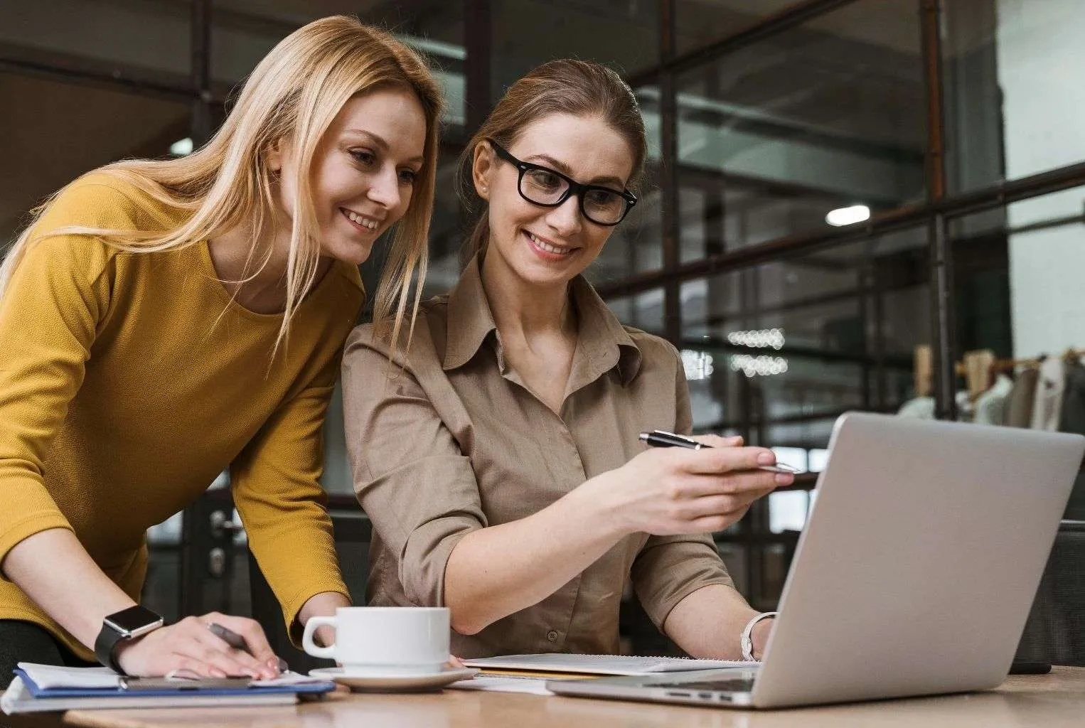 What makes topic selection so difficult for law and MBA students?